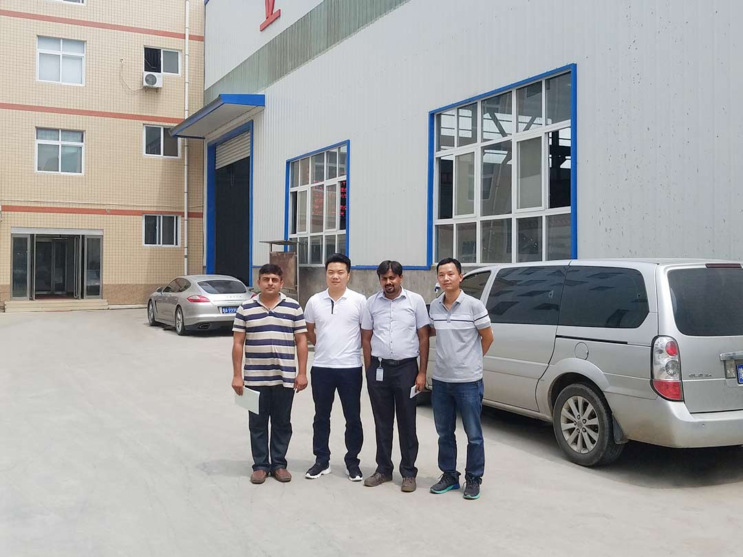 九龍機(jī)械與巴基斯坦客戶(hù)合作