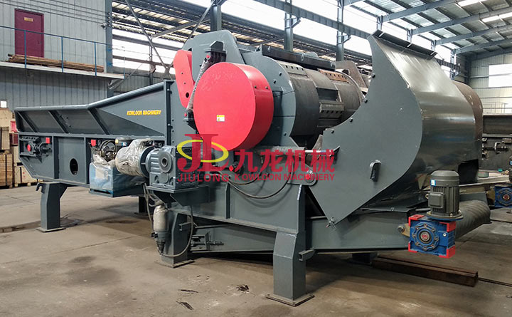 大型樹(shù)枝粉碎機(jī)