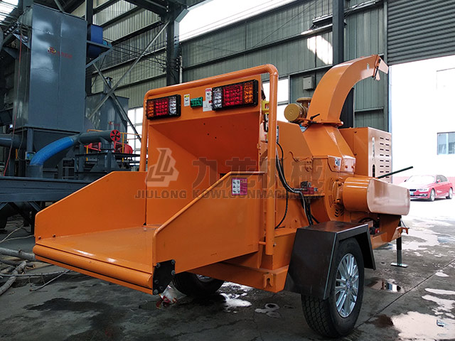 樹枝粉碎機(jī)有效解決了綠化植物修剪后處理的問(wèn)題